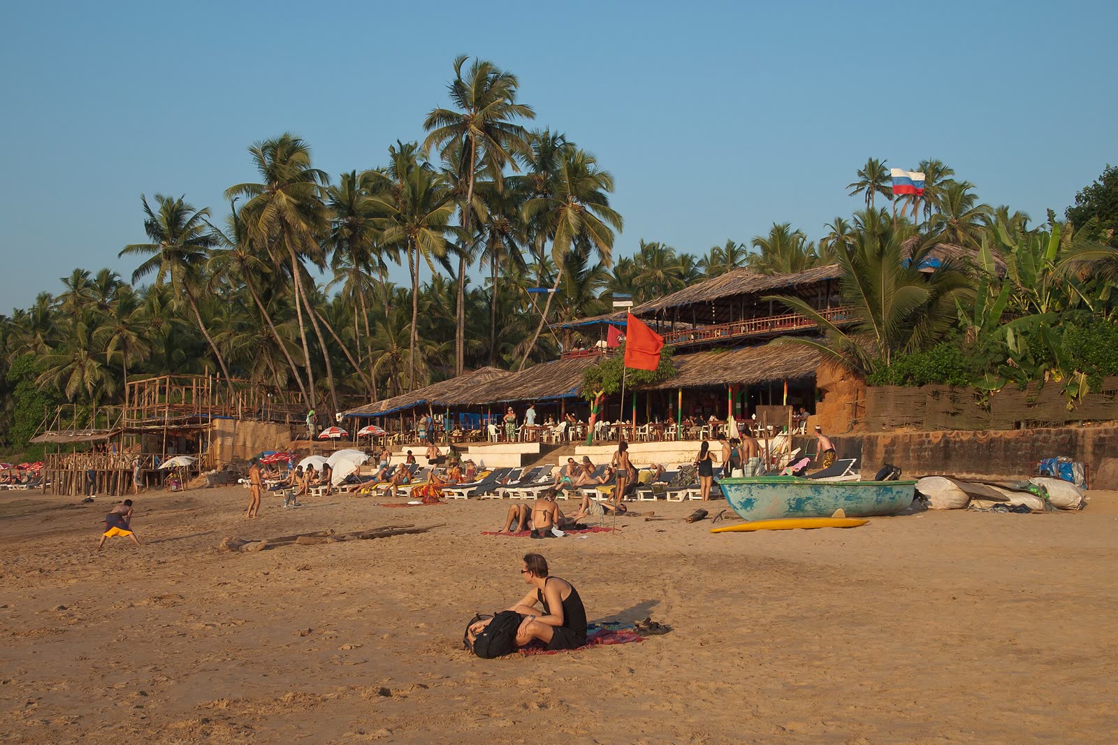 Anjuna — Black rocks & flea market, Goa